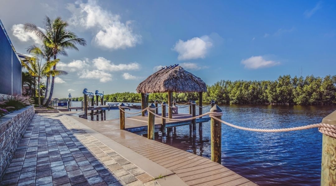 Buying houses in Cape Coral as co-ownership with vacation entitlement. Is that possible?